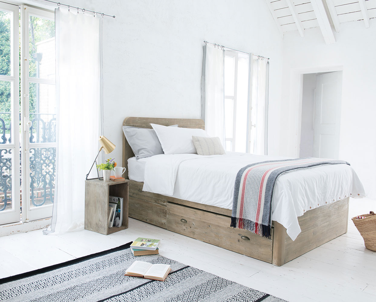 Woody Storage Bed