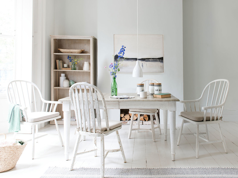 Toaster In Vintage White Kitchen Table