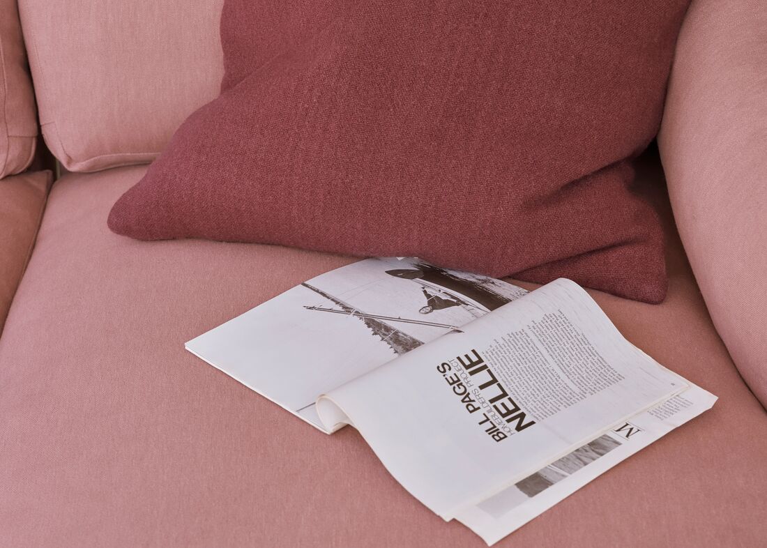 Groover Chaise Sofa in Strawberry Milkshake Pink Linen
